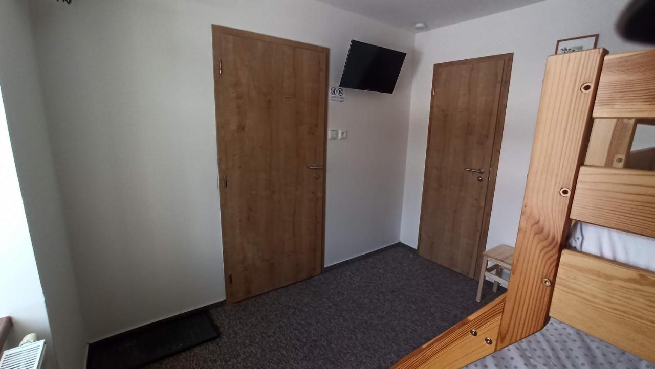 Penzion A Restaurace V Haji Loučná pod Klínovcem Exterior foto