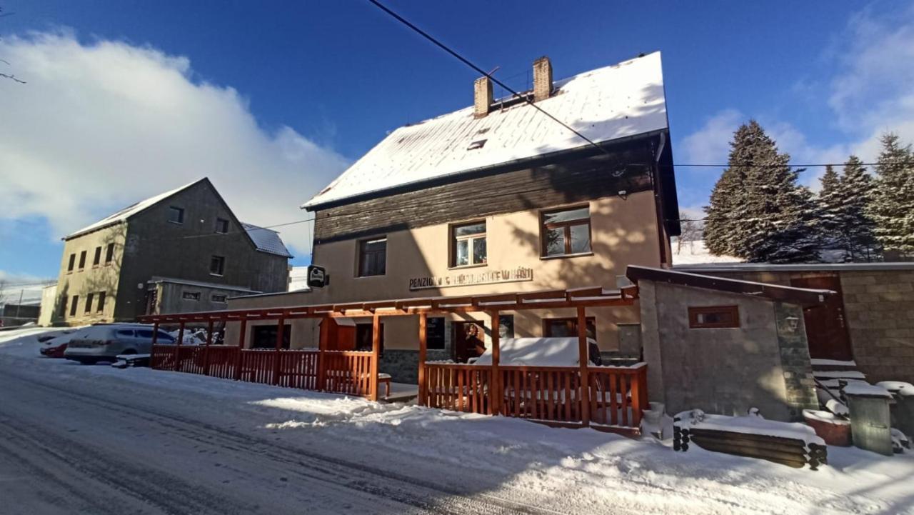 Penzion A Restaurace V Haji Loučná pod Klínovcem Exterior foto